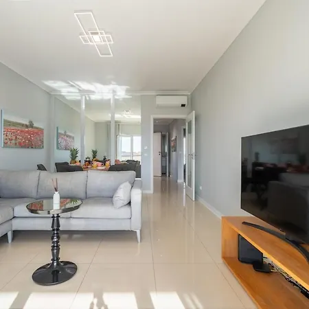 Apartamento Bright And Modern 2 Bed In Vale De Parra *