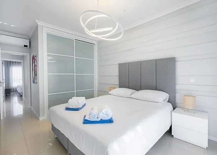 Bright And Modern 2 Bed In Vale De Parra Bicas