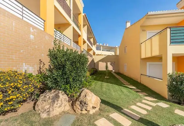 Bright And Modern 2 Bed In Vale De Parra Bicas